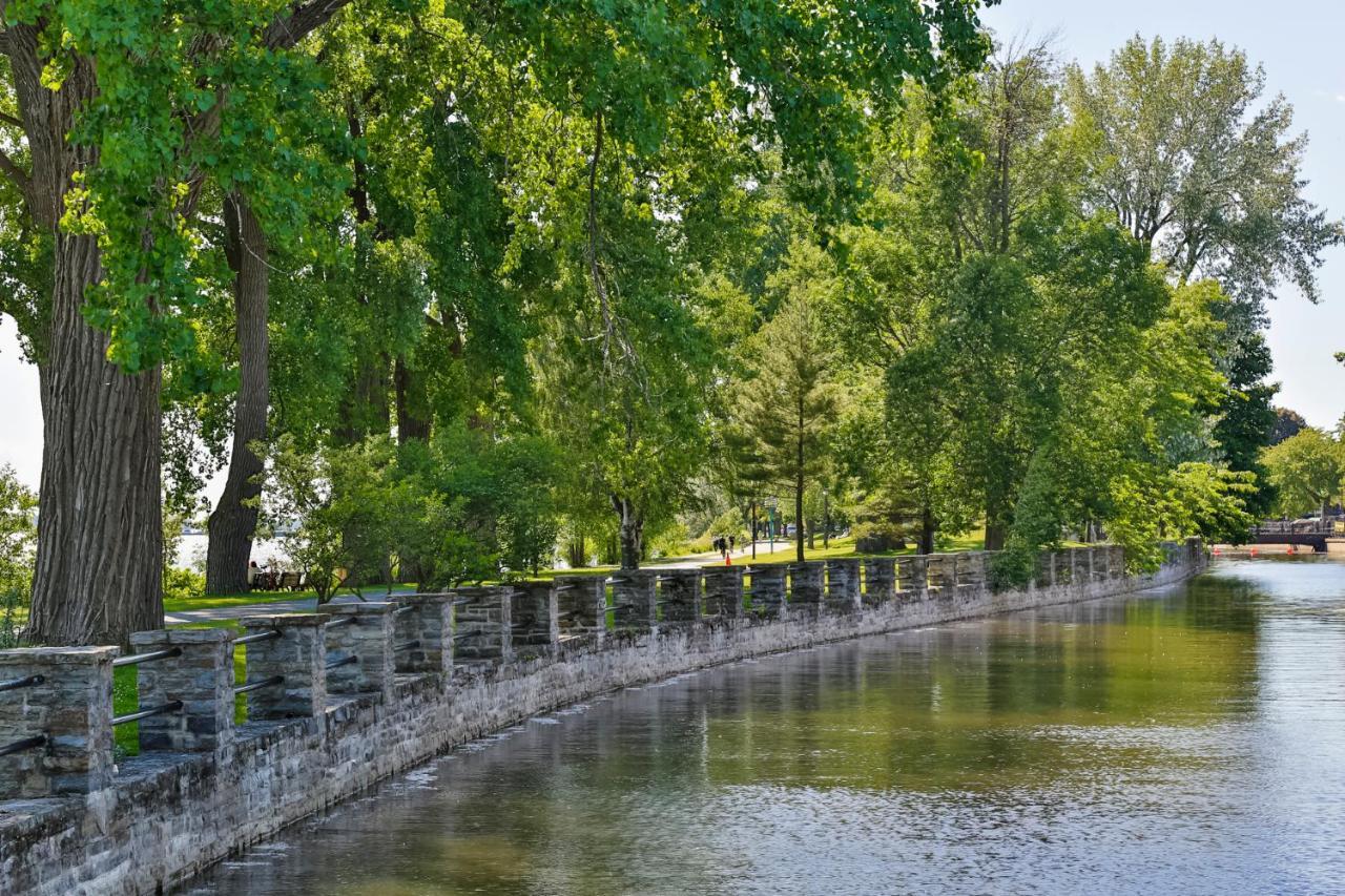 Free Parking In Beautiful Lachine Montreal Exterior photo